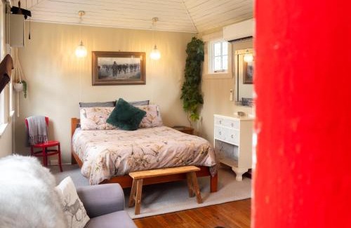 Danseys Pass Casa | Little Red School House