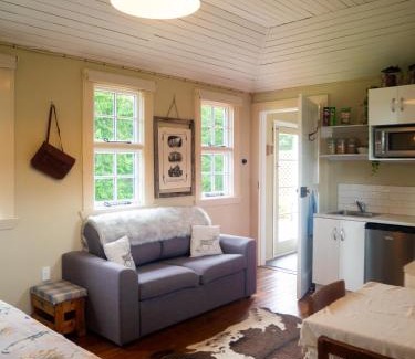 Danseys Pass Casa | Little Red School House