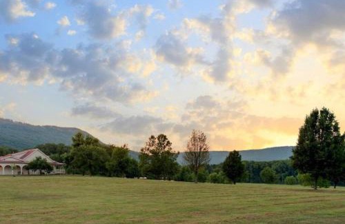 Lookout Valley Neighborhood Association Casa | Little River Guest House at Tennessee RiverPlace