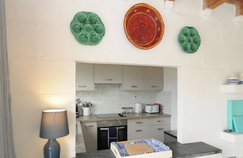 Trebarwith Strand Cabaña | LITTLE RUFFO, pet friendly, country holiday cottage in Tintagel