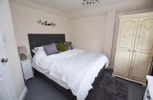 Alvechurch Casa | Little Rushbrook Cottages