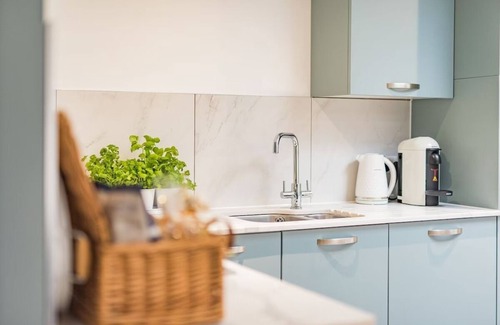 Maidstone Cabaña | Little Seven Oaks is a one bedroom country retreat set in an ancient woodland.