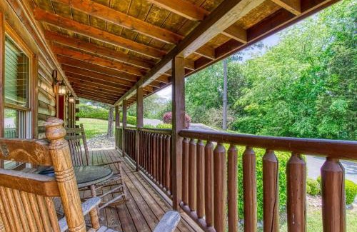 Sevierville Casa | Little Slice of Heaven -1BR 1BA Close to Town and Resort Amenities cabin