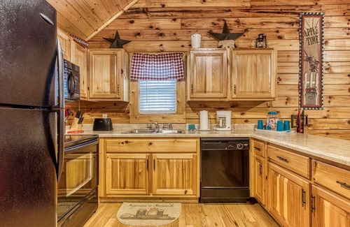Sevierville Cabina | Little Slice Of Heaven -1br 1ba Close To Town And Resort Amenities 1 Bedroom Cabin by RedAwning