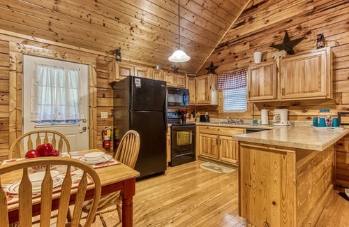 Sevierville Cabina | Little Slice Of Heaven -1br 1ba Close To Town And Resort Amenities 1 Bedroom Cabin by RedAwning