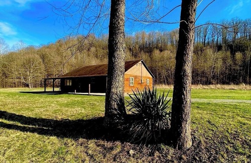 Blue Creek Cabina | Little Smokies of Ohio Escape Cozy 2 Bedroom Cabin+Private Hot Tub+Starlink WiFi
