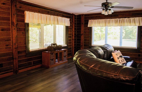 Blue Creek Cabina | Little Smokies of Ohio Escape Cozy 2 Bedroom Cabin+Private Hot Tub+Starlink WiFi