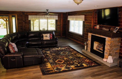 Blue Creek Cabina | Little Smokies of Ohio Escape Cozy 2 Bedroom Cabin+Private Hot Tub+Starlink WiFi