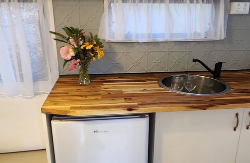 Traveston Cabina | Little Soho – A Soulful Off-Grid Caravan Retreat