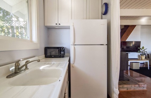 Olga Cabina | Little Stuga - Cozy, Private, Walk to water w/views
