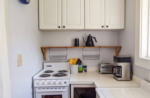 Olga Cabina | Little Stuga - Cozy, Private, Walk to water w/views