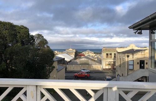 Oamaru Cabaña | Little Sweetie in the Heart of Old Oamaru