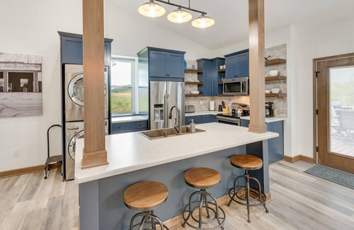 New Glarus Casa | 'Little Swiss Quack's Nest' w/ View in New Glarus!