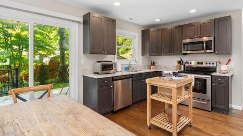 Asheville Casa | Little Sycamore by AvantStay Premier Location