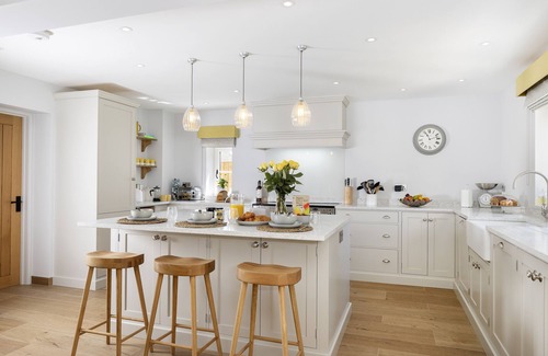 Bourton-on-the-Hill Cabaña | Little Tithe, Set back from the road at the end of a private gated gravel driveway