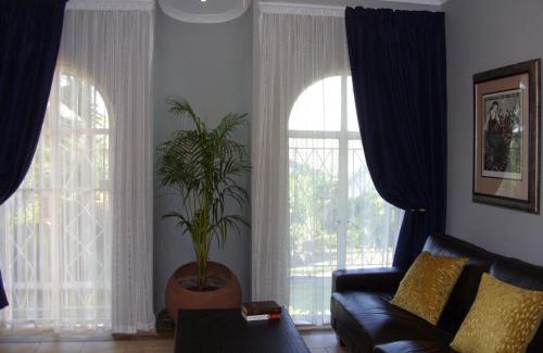 Wingate Park Cama Y Desayuno | Little Umhlanga. Sunflower suite.