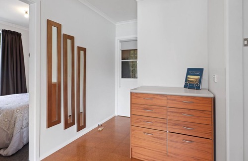 Akaroa Casa | LITTLE UNKNOWN BACH AT TAKA - TAKAMATUA HOLIDAY HOME in Akaroa