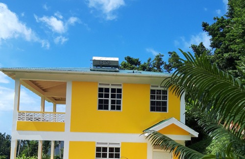 Tanetane Casa | Pequeña villa en un jardín tropical