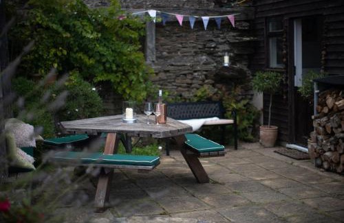 Chillington Chalet De Esquí | Little Well, stunning setting - 2 acres, dogs welcome