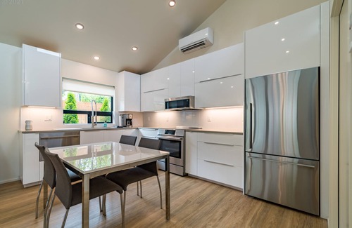 Amazon Casa | "Little Wing" - modern & stylish ideal UO location