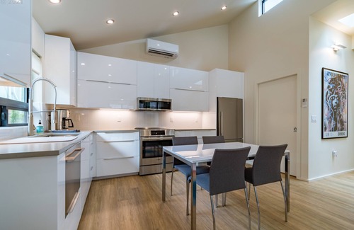 Amazon Casa | "Little Wing" - modern & stylish ideal UO location
