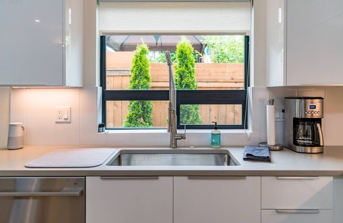 Amazon Casa | "Little Wing" - modern & stylish ideal UO location