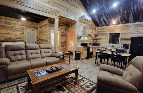 Board Camp Cabina | Little Wolf Cabins/The Blue Spruce Cabin close to WPG West Trailhead