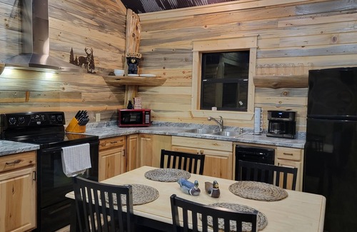 Board Camp Cabina | Little Wolf Cabins/The Blue Spruce Cabin close to WPG West Trailhead