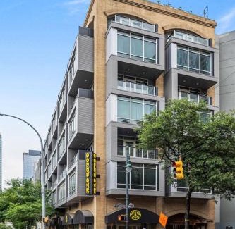 Downtown Austin Apartamento | Littlefield Lofts, Hosted by Placemakr - 6th St