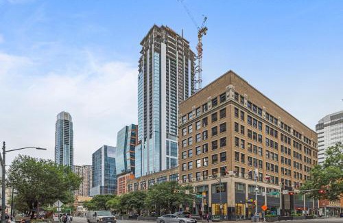 Downtown Austin Apartamento | Littlefield Lofts, Hosted by Placemakr - 6th St