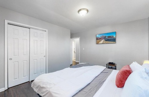 Littleton Casa | Littleton 3 King Beds Upper Unit Near Main Street
