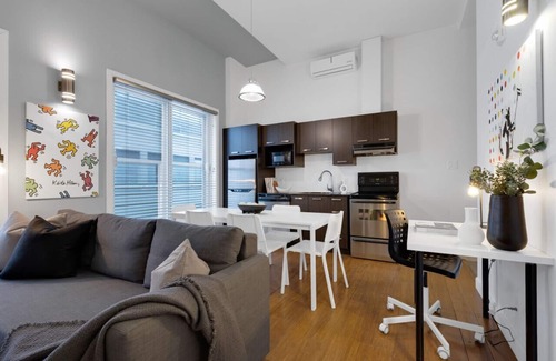 Milton Park Apartamento | Liv MTL* 55% Off * Main 205 Rare 2BR + Mezzanine | Large Family Retreat + Spacious + Office + Pets Stay Free!