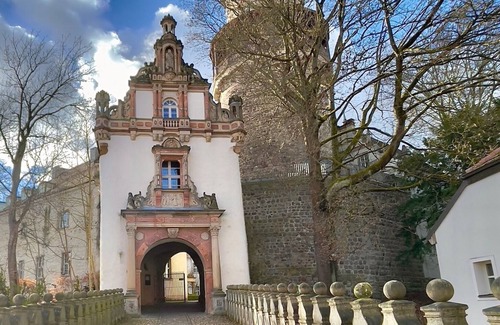 Wiesenburg/Mark Otro | Live in a castle