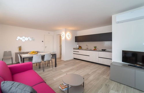 Lignano Sabbiadoro Apartamento | Viva con estilo: apartamento nuevo en una residencia de lujo