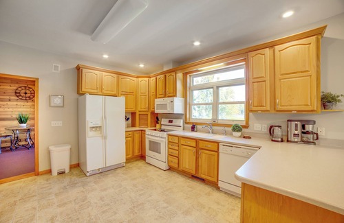 Grand Junction Casa | Live Large on Saddle Lake! Family Home w/ Dock