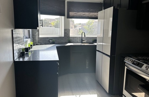 Del Aire Casa | Live like a Hollywood superstar. Right next to LAX, SoFi Stadium, and beaches.