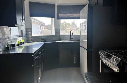 Del Aire Casa | Live like a Hollywood superstar. Right next to LAX, SoFi Stadium, and beaches.