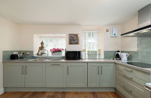 Longcroft Casa | Live like a King /Queen In The City (near Edinburgh Airport)