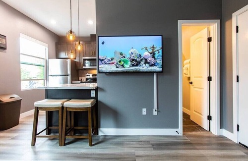 University Heights Apartamento | Live Like a Local - Walk 2 Dining, Shops & Park