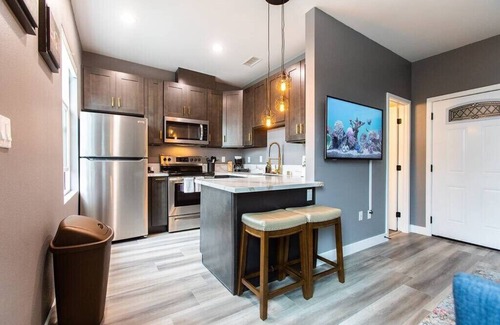 University Heights Apartamento | Live Like a Local - Walk 2 Dining, Shops & Park