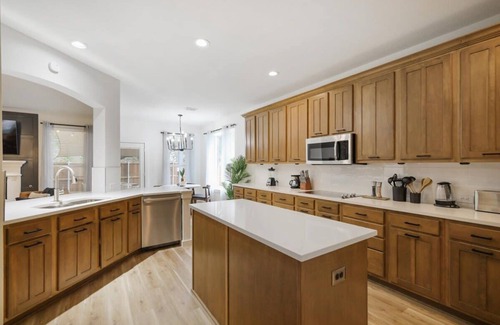 Highland Village Casa | Live Like Royalty - Highland Village 6BR Mansion