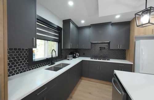 Southeast Calgary Casa | Live Like Royalty: Central 3-Bedroom Retreat| Calgary | Near Stampede