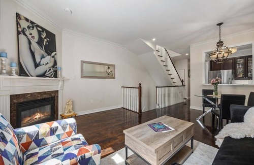 Midtown Toronto Casa | Live Like Royalty Close To Casa Loma