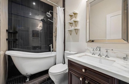 Midtown Toronto Casa | Live Like Royalty Close To Casa Loma