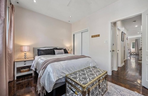 Midtown Toronto Casa | Live Like Royalty Close To Casa Loma
