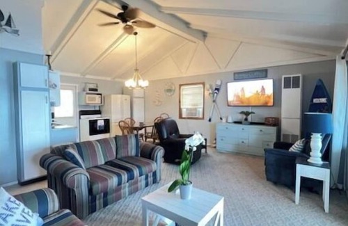 Howe Cabaña | Live & Love Life on the Lake at Sunset Cottage!