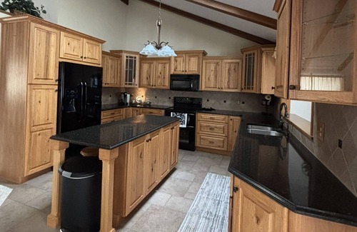 Howe Casa | Live & Love Life on the Lake at Sunset Peak!