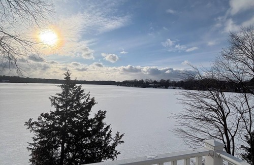 Howe Casa | Live & Love Life on the Lake at Sunset Peak!