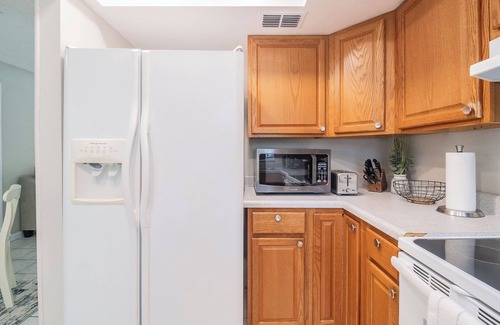 Winter Haven Casa | Live Oak Oasis - Getaway Close to Legoland! Sleeps 8 Guests, Fenced yard, Games