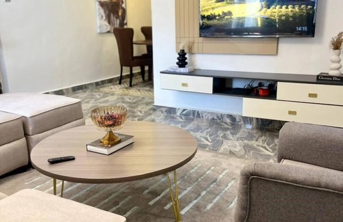 Asokoro Apartamento | Live the luxury life you deserve! 2-bedroom apartment in Abuja with AC, WiFi.